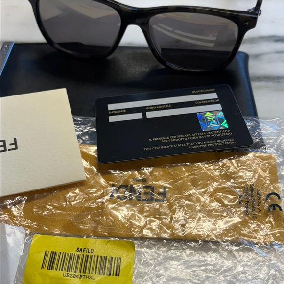 Fendi Gray Tortoise Unisex Sunglasses full inclusion worn once - Picture 12 of 16